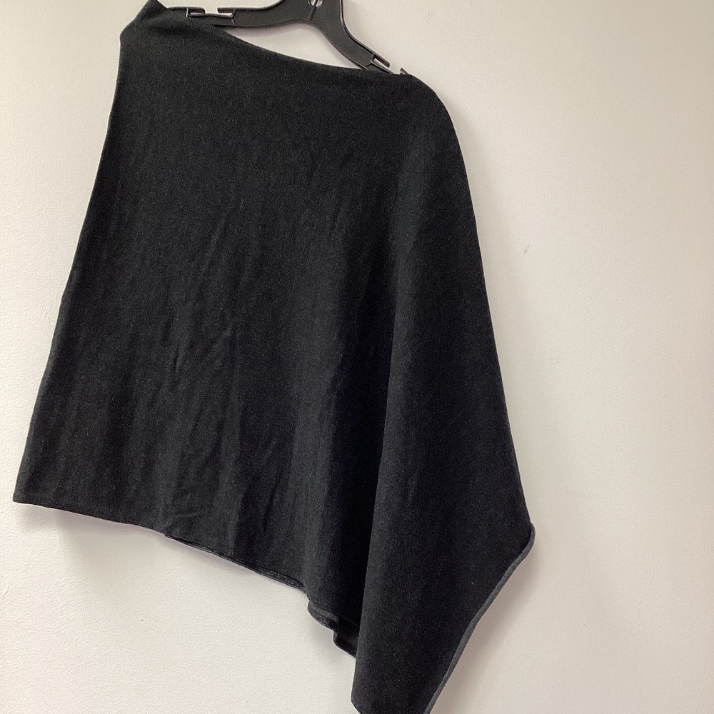 Beautiful neck opening one side  poncho 2 tone colors n rolling edges